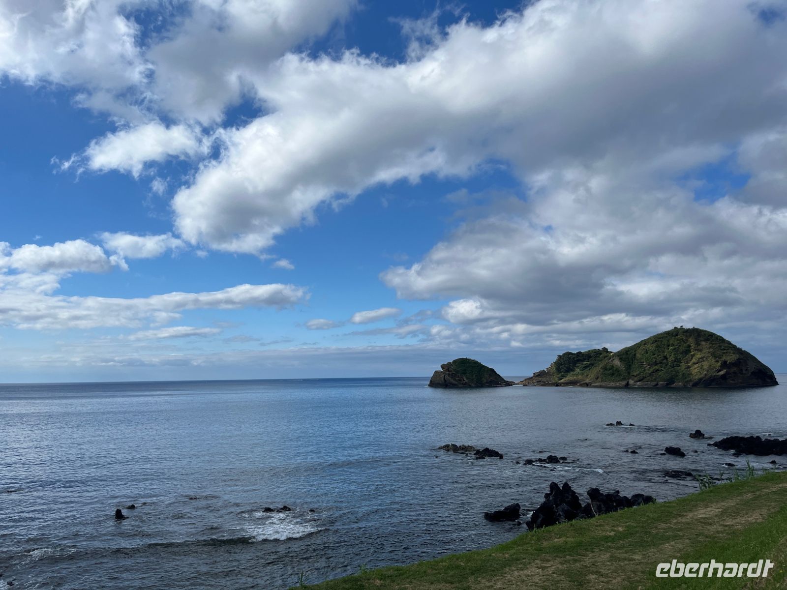 Blick auf Ilhéu de Vila vom Parque de Lazer Poço Largo, São Miguel, Azoren, Portugal