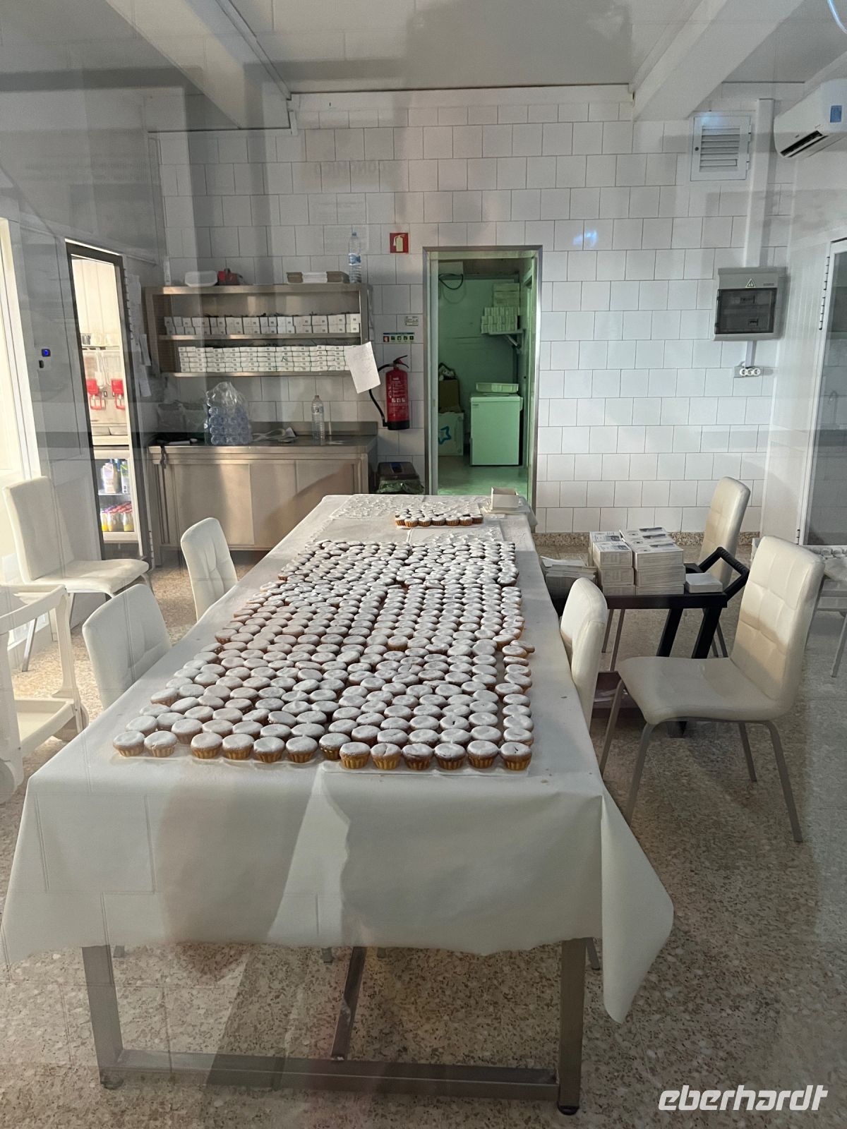 Produktion von Queijadas im Café Queijadas do Morgado, Vila Franca Do Campo, São Miguel, Azoren, Portugal