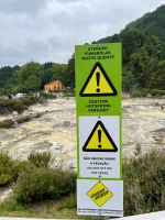 Warnschilder, Heiße Quellen, Lagoa das Furnas, São Miguel, Azoren, Portugal