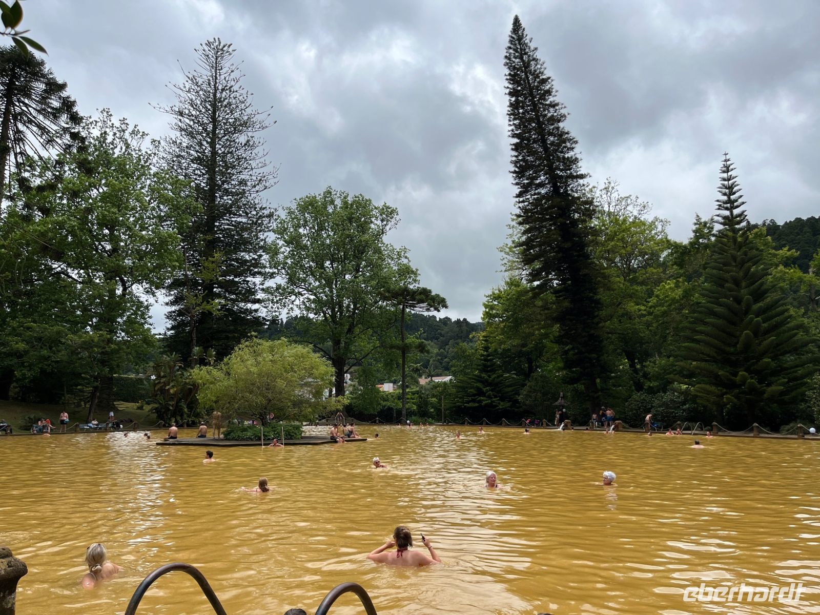 Thermalbecken im Park Terra Nostra, Furnas, São Miguel, Azoren, Portugal