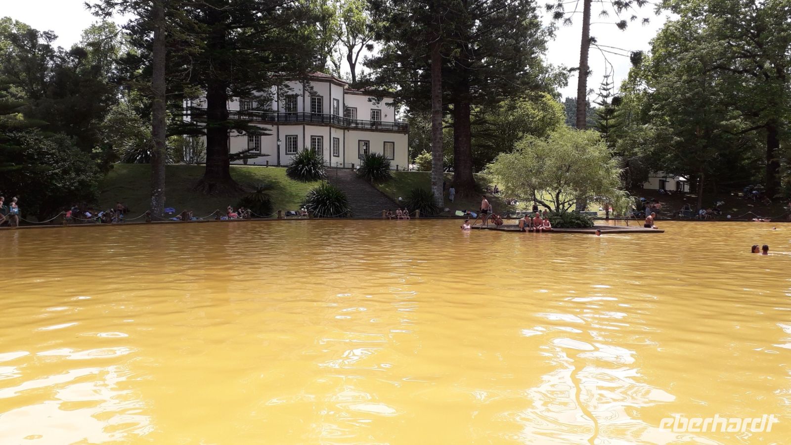Eisenhaltiges Wasser im Becken - Terra Nostra