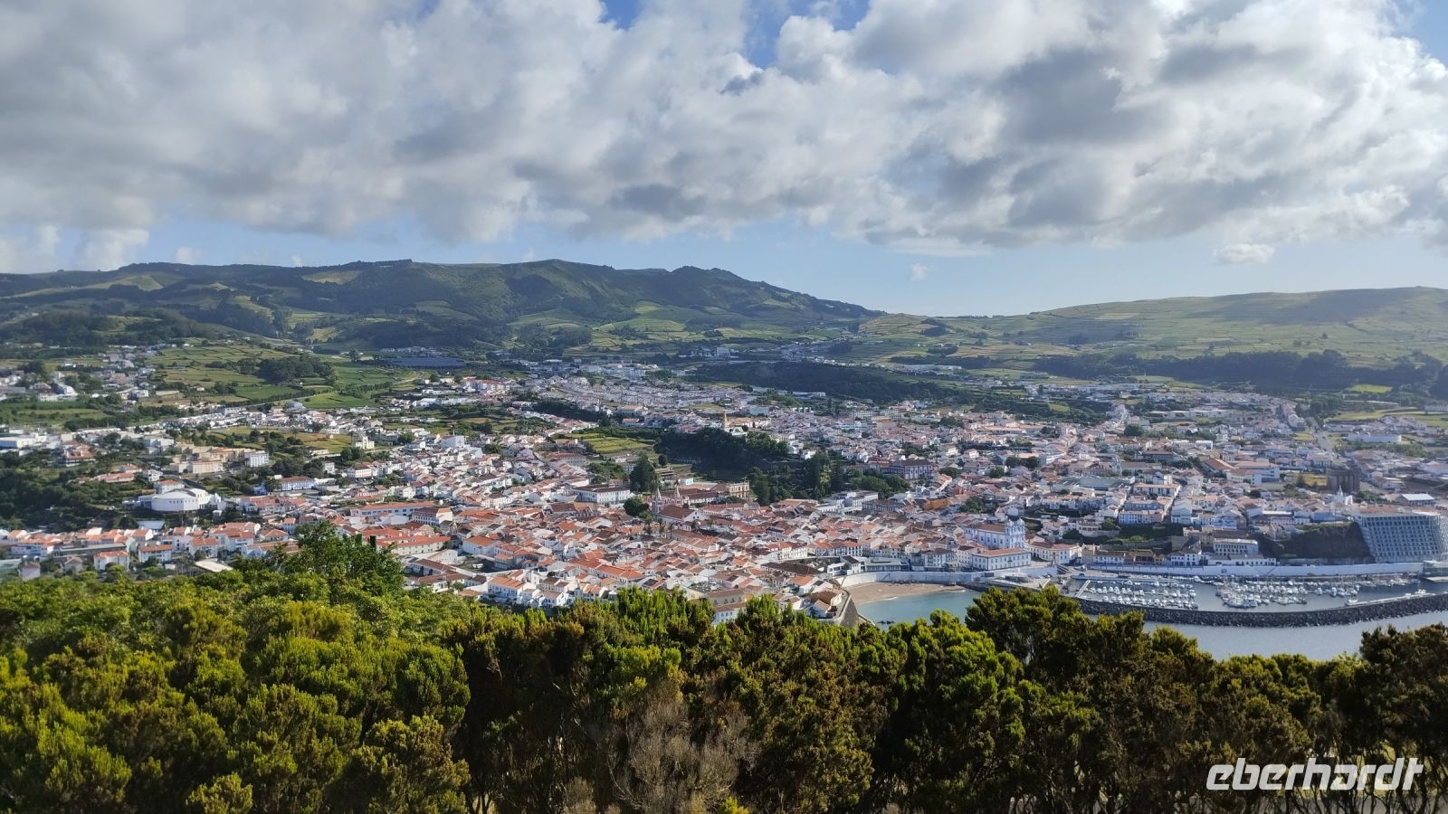 Der Blick von der Festung auf Angra