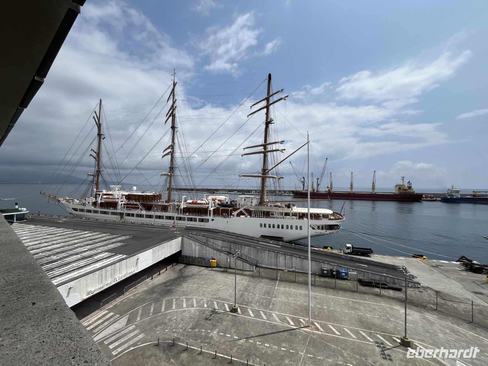 Dreimaster im Hafen von Ponta Delgada