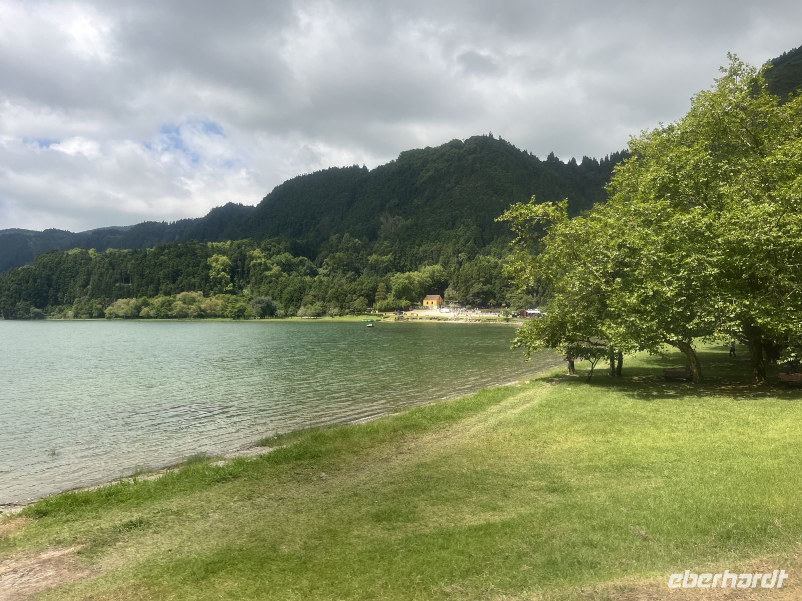 Ufer des Lagoa das Furnas