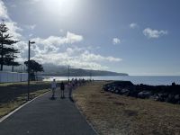 Spaziergang an der Promenade von Lagoa