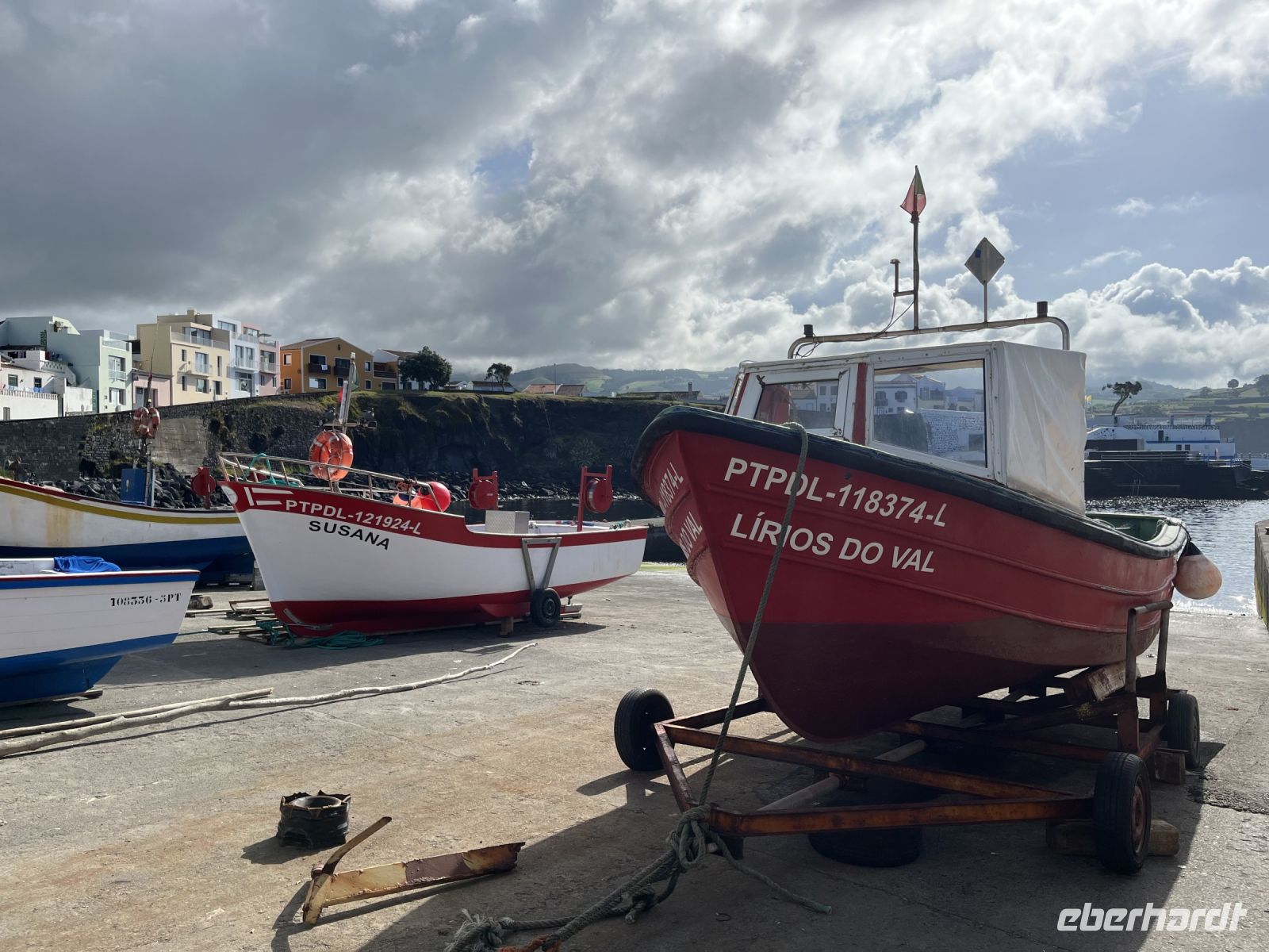 Fischerboote im Hafen von Lagoa