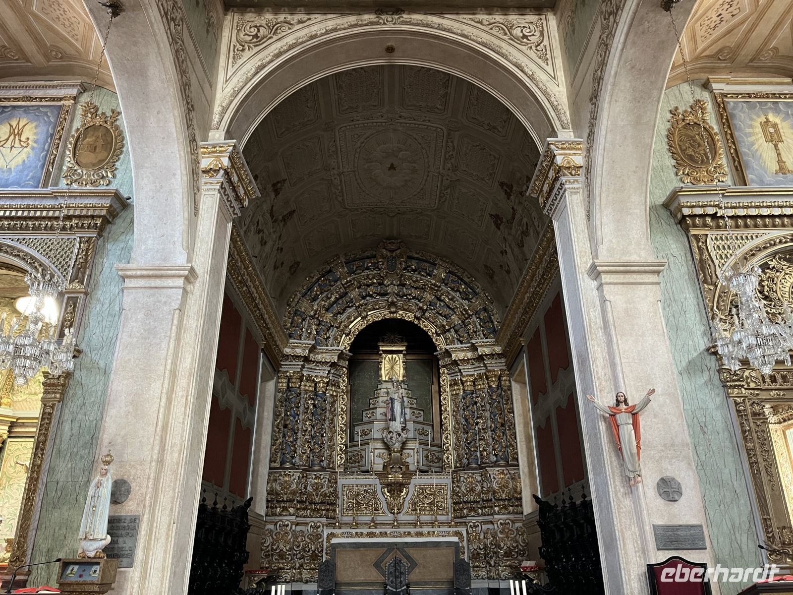 im Inneren der Kirche