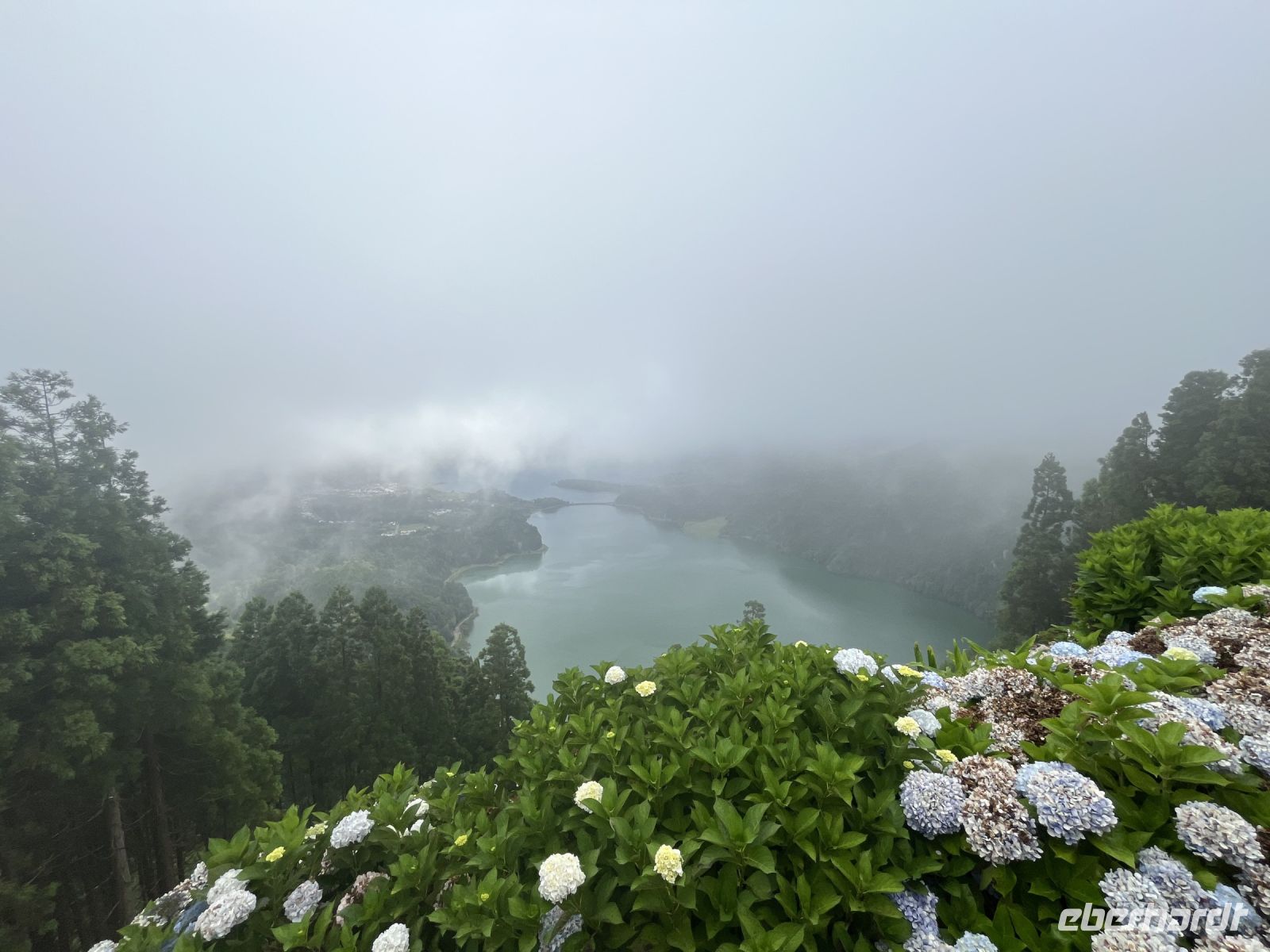 Blick auf die Seen Lagoa Azul und Lagoa Verde