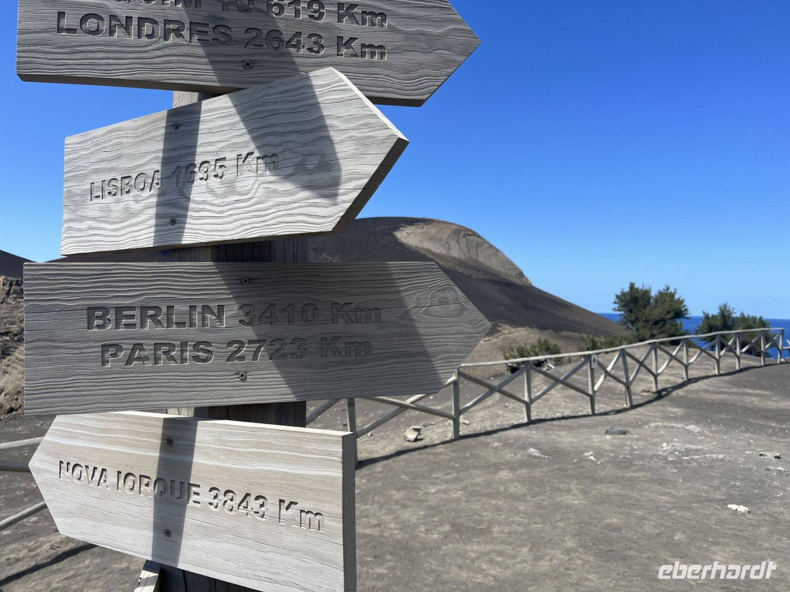 ganz schön weit weg