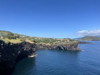 Blick auf die ausgespülten Felsen
