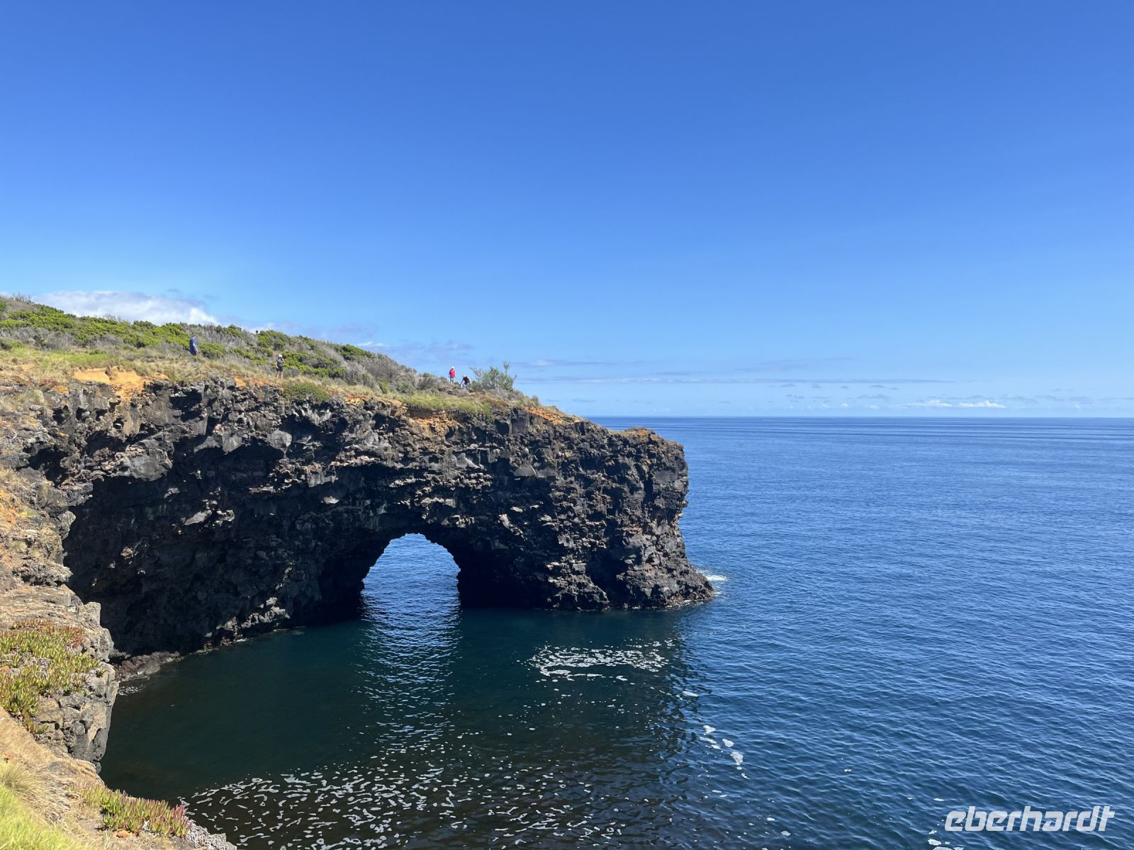 Blick auf die ausgespülten Felsen