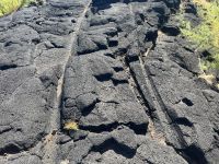 Spuren der alten Ochsenkarren im Vulkangestein