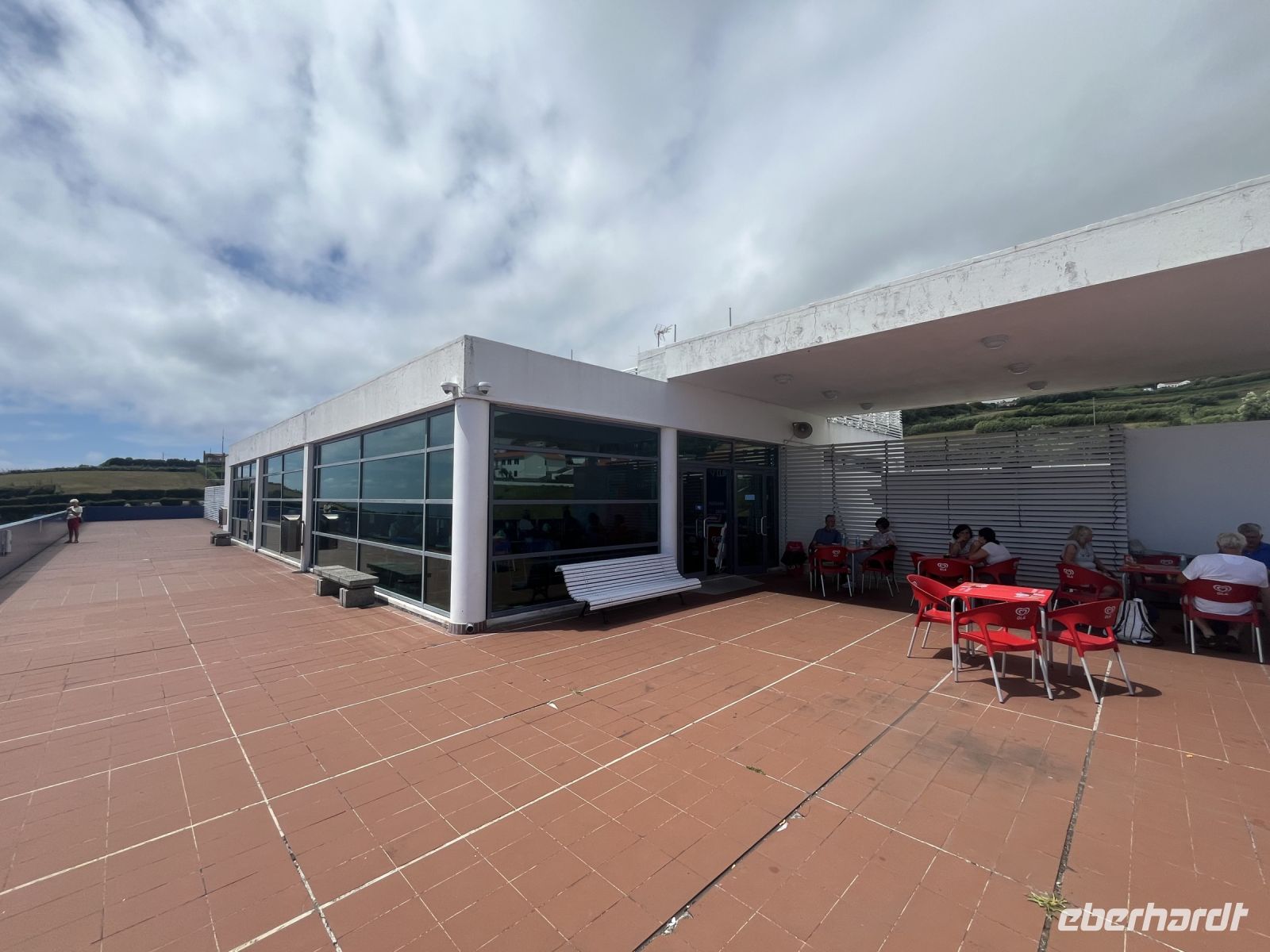 Cafe auf dem Flughafendach