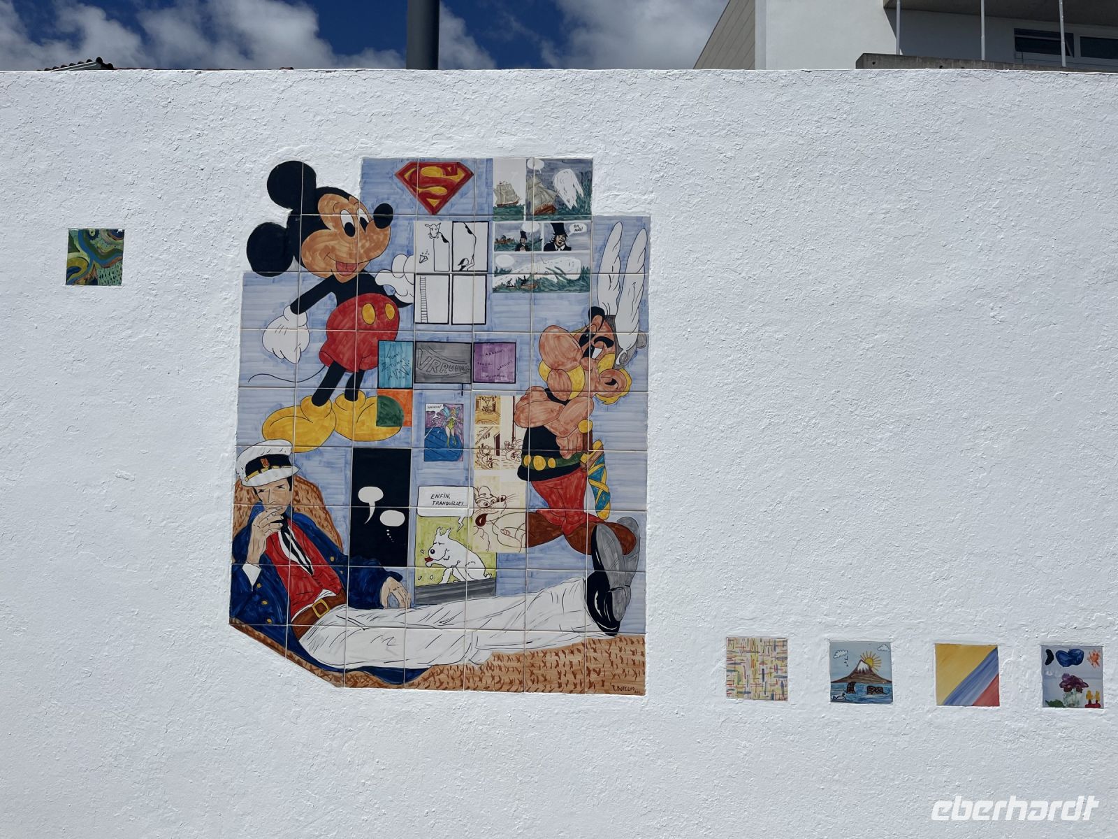 Kunst am Strand von Praia do Victoria