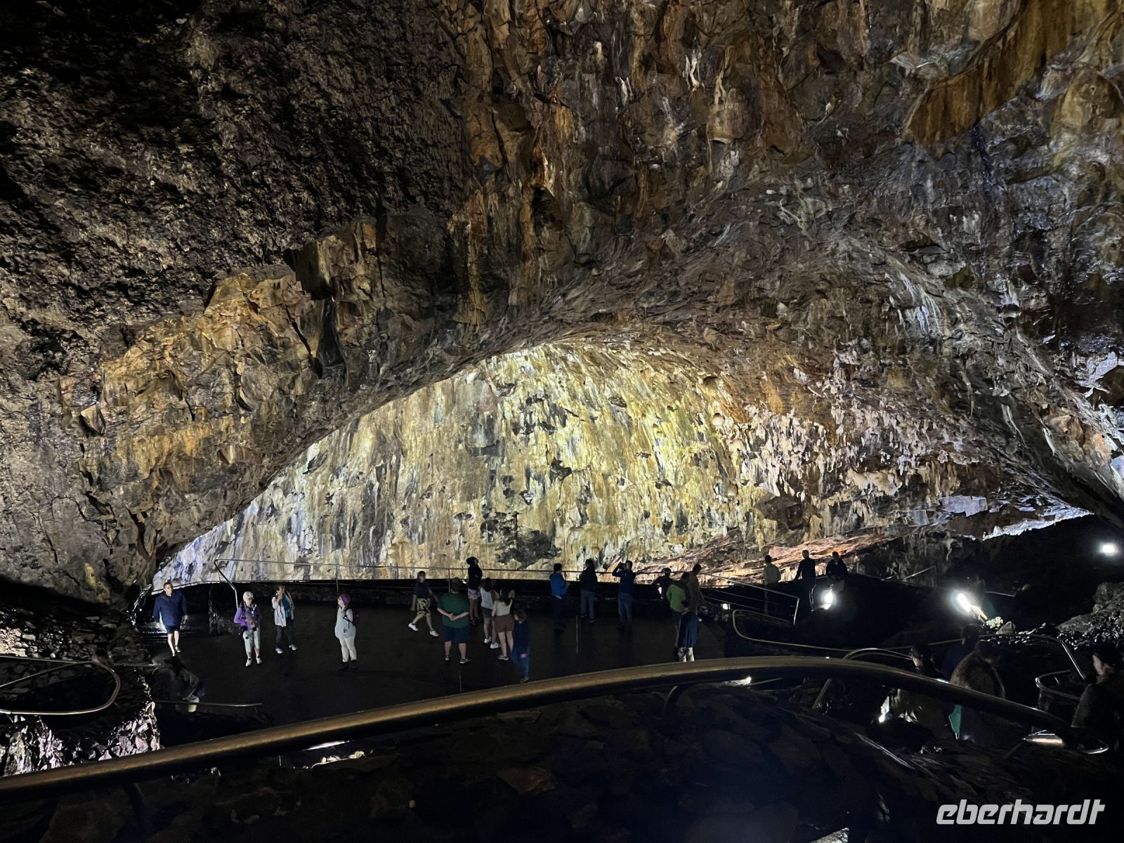 im Inneren der Vulkanhöhle