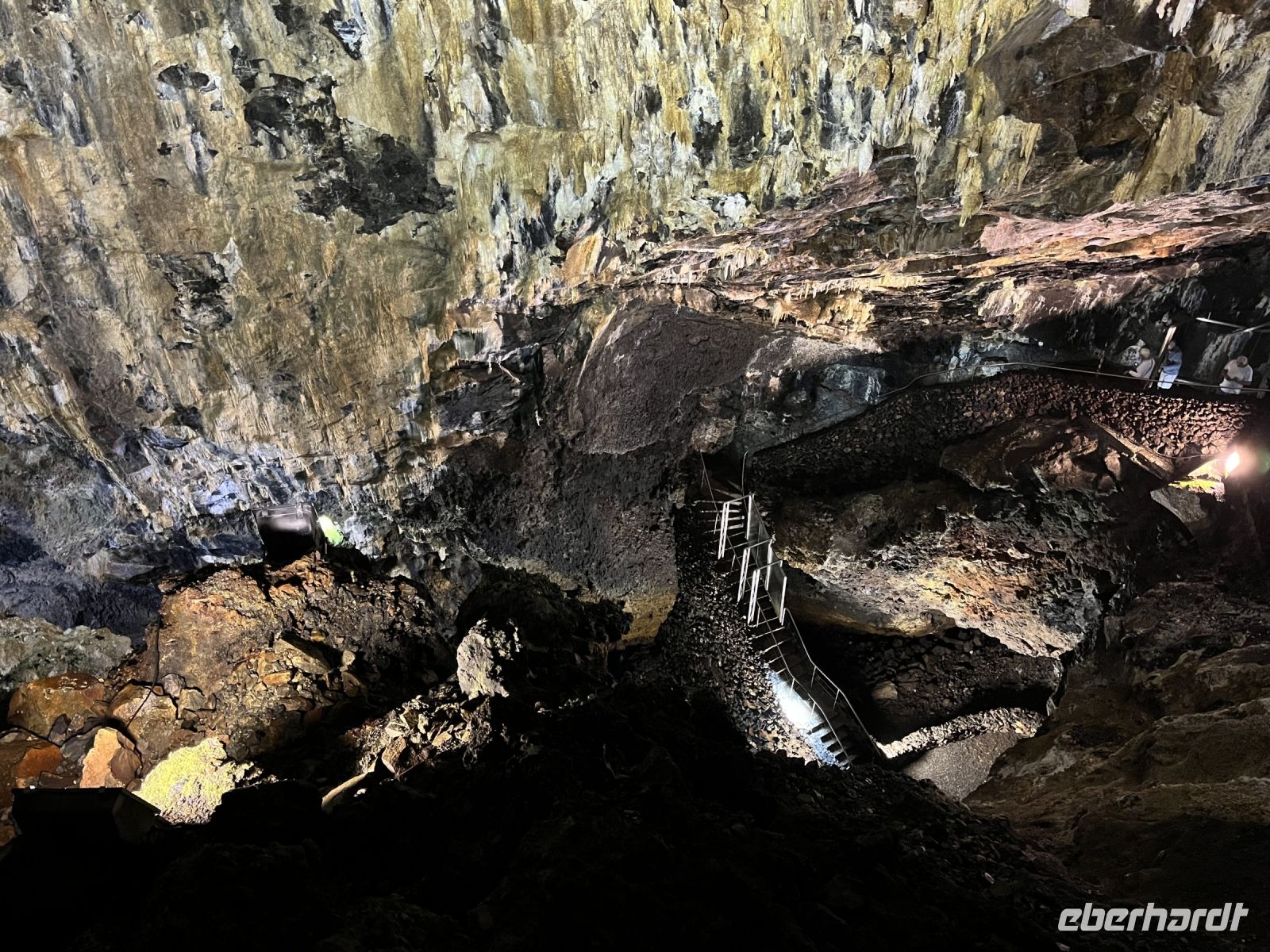 Kalkablagerungen in der Höhle