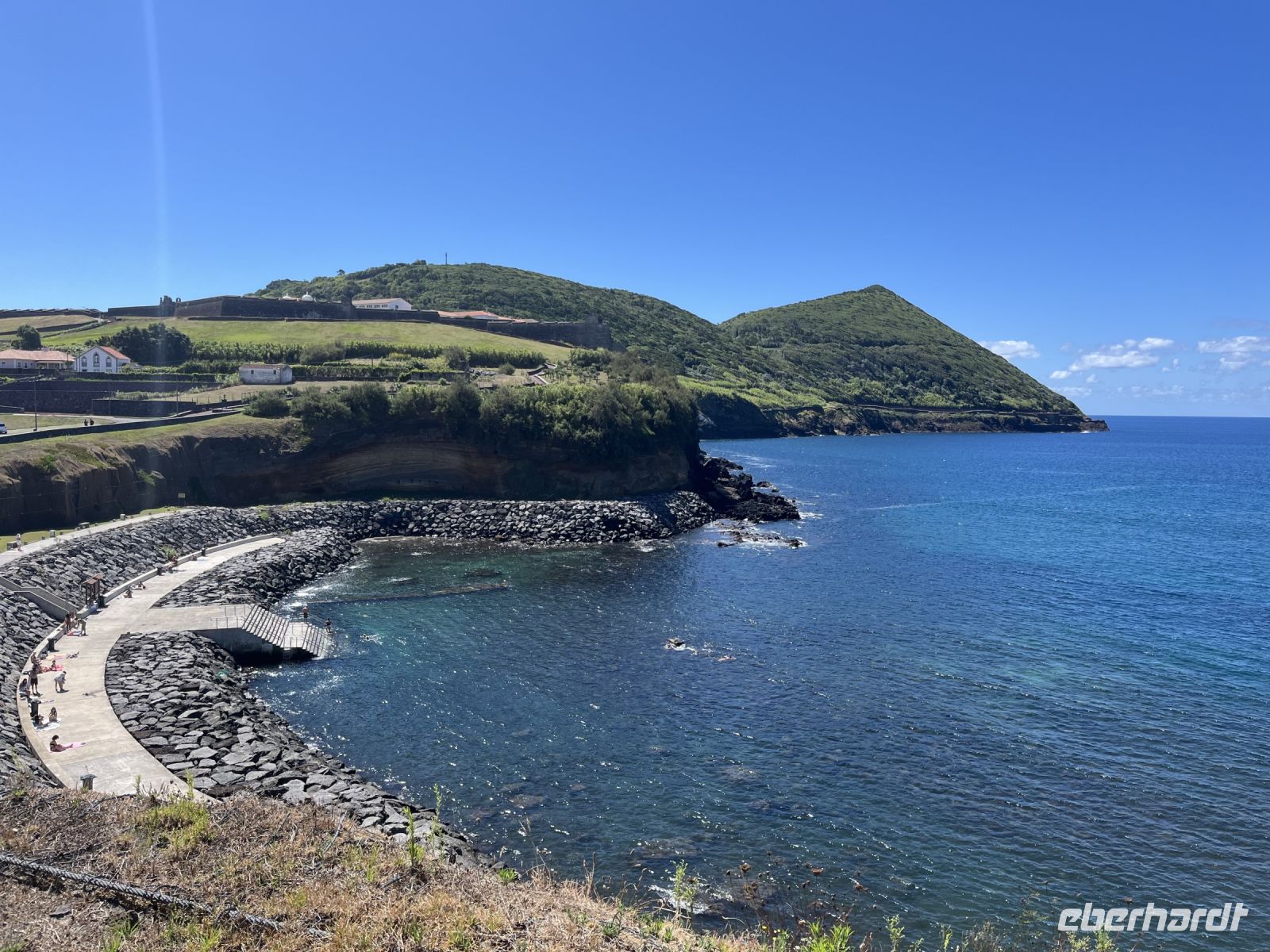 Meeresschwimmbad beim Hotel