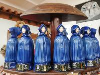 Das Wahrzeichen die Frau mit Capote in „Mulher do Capote“  - São Miquel, Azoren