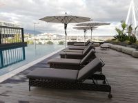 Die Poolterrasse im Hotel Marina Atlântico - Ponta Delgada - São Miquel, Azoren 