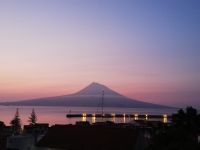 Blick vom Zimmer - Sonnenaufgang über Pico - Horta, Insel Faial, Azoren