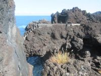  Felsen und alte Treppe und kleine Wasserbecken - Pico, Azoren