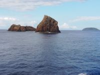 Zwei kleine Inselchen im Meer - Azoren