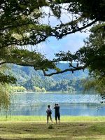 erste Sonnenstrahlen am See 