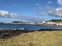Blick auf den Strand von Ponta Delgada