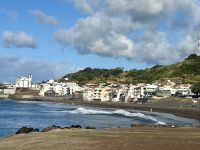 einige Mutige baden in den Fluten