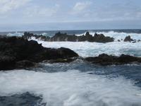 Die Brandung bei den Meeresschwimmbecken