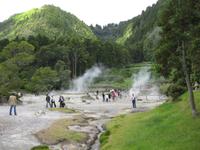 Furnas - Hier wird unser Mittagessen, der Cozido (ein Eintopf), in den heißen vulkanischen Quellen gegart
