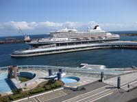 Kreuzfahrtschiff im Hafen von Ponta Delgada