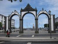 Das Stadttor von Ponta Delgada