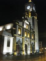 Igreja Matriz de Sao Sebastiao am Abend