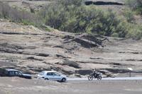 Faial: Capelinhos - Dorf unter der Vulkanasche - Hausgiebel hinter dem Motorrad