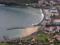 Blick auf den einzigen Sandstrand Madeiras