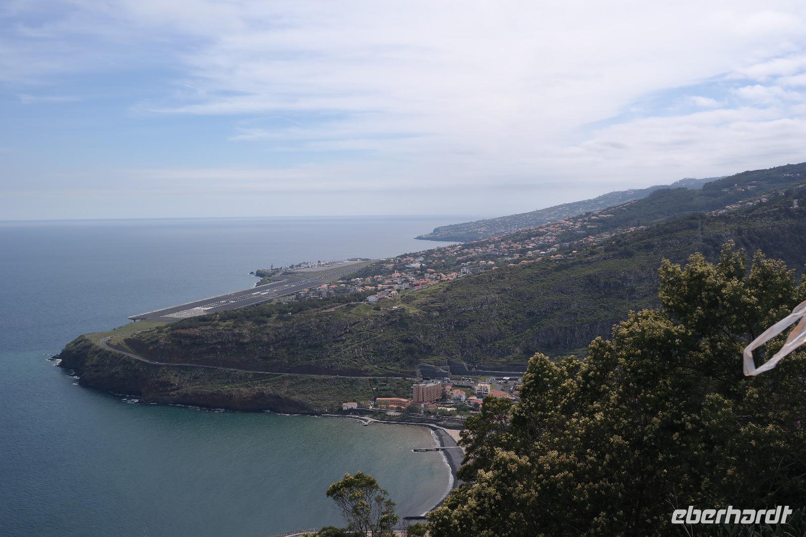 Blick zum Flughafen Santa Catarina (Nähe Funchal)