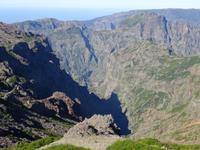 Blick vom Pico do Areiro auf das Nonnental