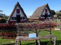 Santana mit Gruppenschild von Eberhardt Travel