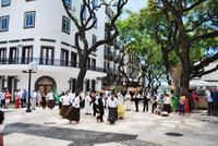 Folklore Musiker und Tänzer im Zentrum von Funchal