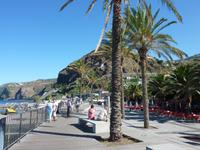 Die Promenade von Ribeira Brava
