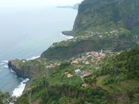 Am Fuße des Adlerfelsens - Blick auf Faial