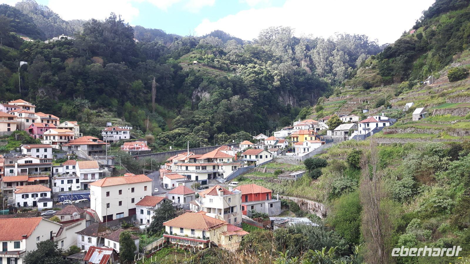 Levada-Wanderung oberhalb des Tals von Machico