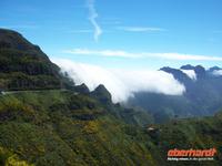 Blick zum in Wolken gehüllten Encumeada-Pass