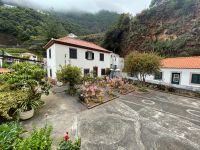 Die Insel des ewigen Frühlings - überall Blut es