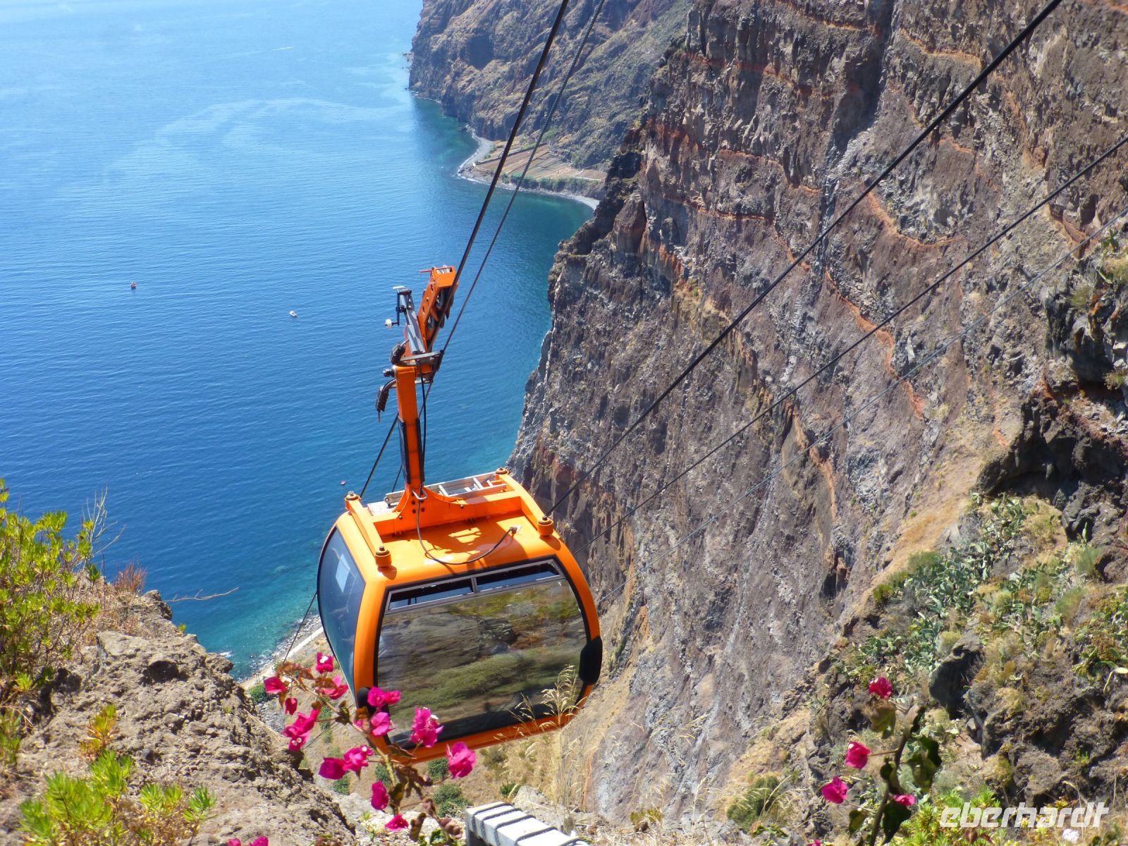 Die private Seilbahn ist die einzige Verbindung zwischen oben und unten