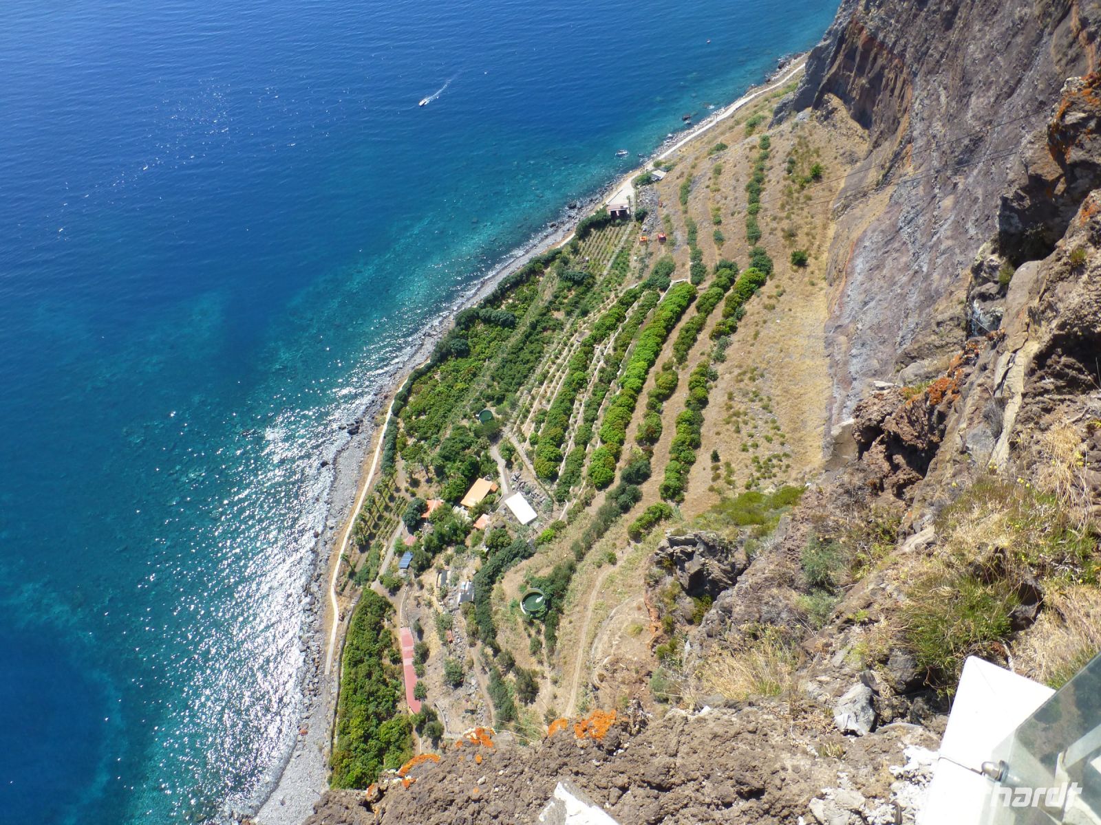 Blick vom Cabo Girão auf die Welt darunter