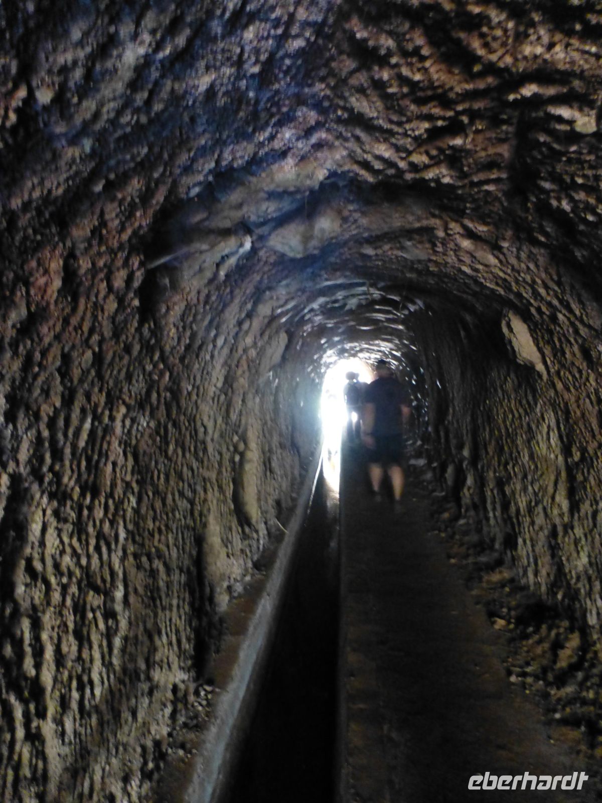 Wenn ein Berg der Levada im Weg steht, wird er untertunnelt