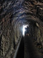 Wenn ein Berg der Levada im Weg steht, wird er untertunnelt