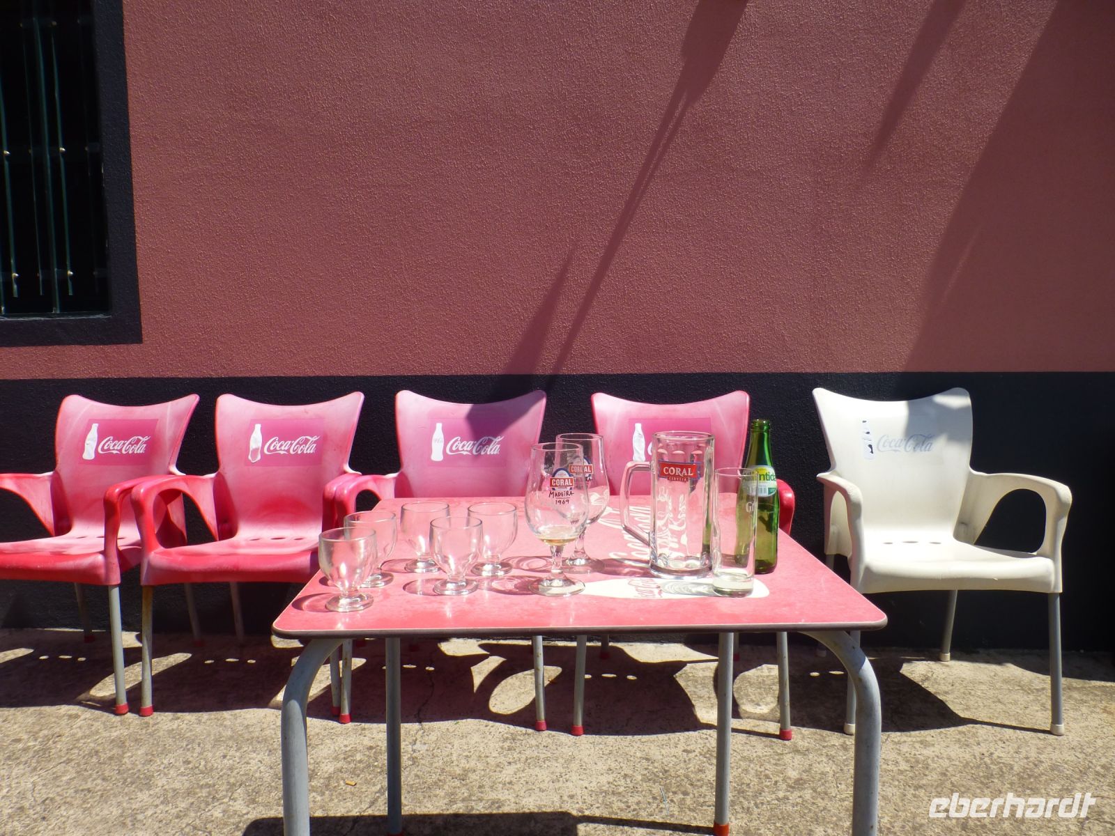 Die rechte Abkühlung nach der Wanderung mit Bier, Wasser und Poncha